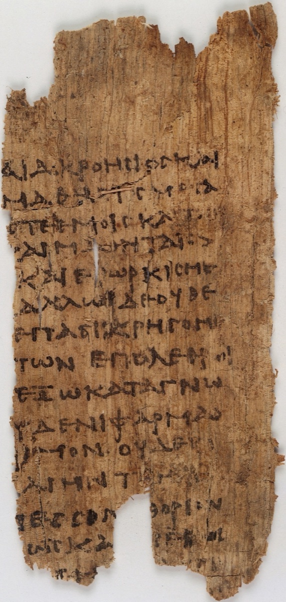 图4　Oxyrhynchus Papyrus 2547（奥克西林库斯纸草2547），约公元三世纪的《希波克拉底誓言》希腊文残片。这块105×52mm的纸草背面保存16行墨书，断裂的纤维间仍能看见誓言残文。